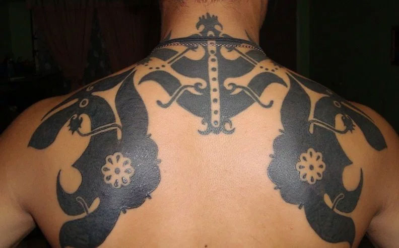 tatuaje borneo