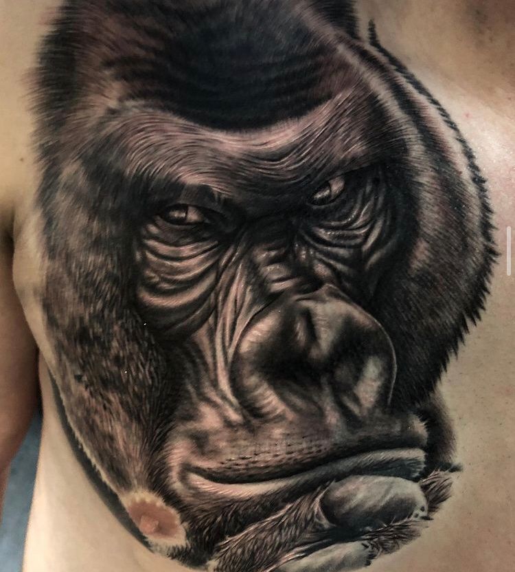 Tatuaje realista gorila