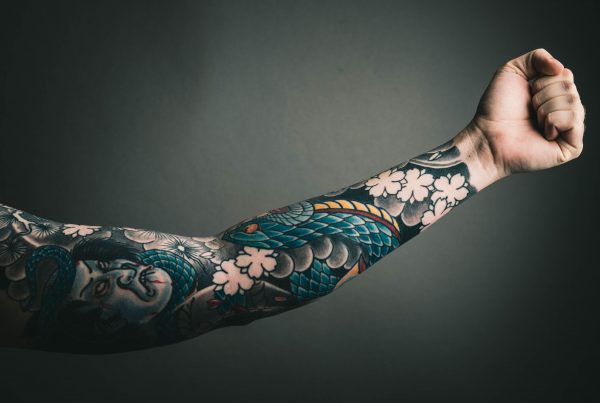 Los significados de los tatuajes y piercings más populares